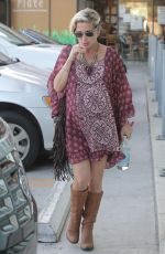 ELSA PATAKY at a Local Pizzeria in Malibu 06.03.2014