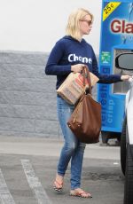 JANUARY JONES Shopping at Rite Aid in Los Feliz