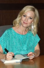 JENNIE GARTH at Book Signing at Barnes & Noble in Los Angeles