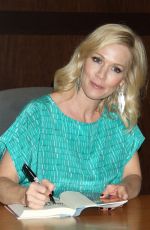 JENNIE GARTH at Book Signing at Barnes & Noble in Los Angeles