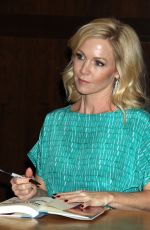 JENNIE GARTH at Book Signing at Barnes & Noble in Los Angeles