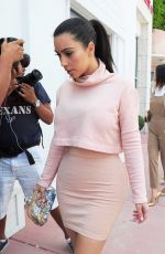 KIM KARDASHIAN Out for Lunch at the Webster