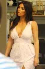 KIM KARDASHIAN Shoping for Camera Gear in Calabasas