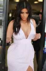 KIM KARDASHIAN Shoping for Camera Gear in Calabasas