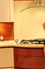 KIMBERLEY GARNER Makes Pancakes