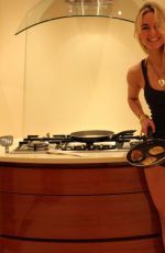 KIMBERLEY GARNER Makes Pancakes