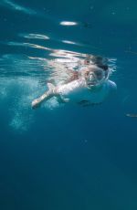 MIRANDA COSGROVE Swiming with Dolphins in Bahamas