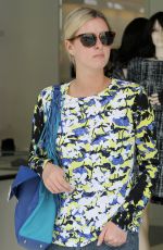 NICKY HILTON Shopping on Robertson Boulevard in Beverly Hills