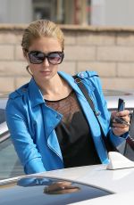PARIS HILTON Heading to Ping Hair Salon