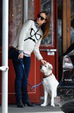 Pregnant OlLIVIA WILDE Having Lunch with a Friend in New York