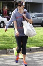 REESE WITHERSOON Leaves Yoga Classes in Brentwood