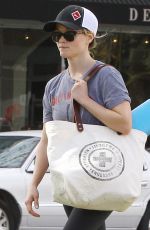REESE WITHERSOON Leaves Yoga Classes in Brentwood