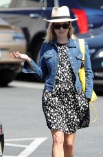 REESE WITHERSPOON Out in Brentwood