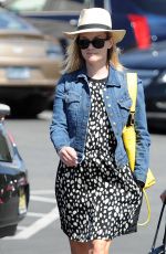 REESE WITHERSPOON Out in Brentwood