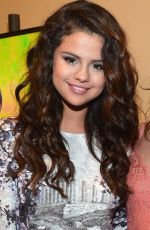 SELENA GOMEZ at 2014 Nickelodeon’s Kids’ Choice Awards in Los Angeles