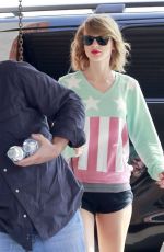 TAYLOR SWIFT in Shorts Arrives at a Gym in Los Angeles