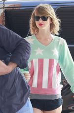 TAYLOR SWIFT in Shorts Arrives at a Gym in Los Angeles