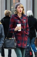 TAYLOR SWIFT Out and About in New York 2203