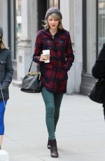 TAYLOR SWIFT Out and About in New York 2203