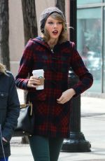 TAYLOR SWIFT Out and About in New York 2203