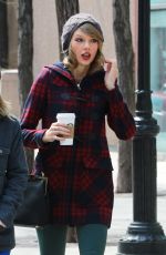 TAYLOR SWIFT Out and About in New York 2203