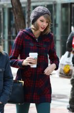 TAYLOR SWIFT Out and About in New York 2203