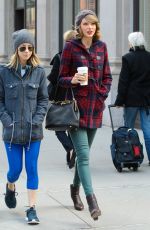 TAYLOR SWIFT Out and About in New York 2203