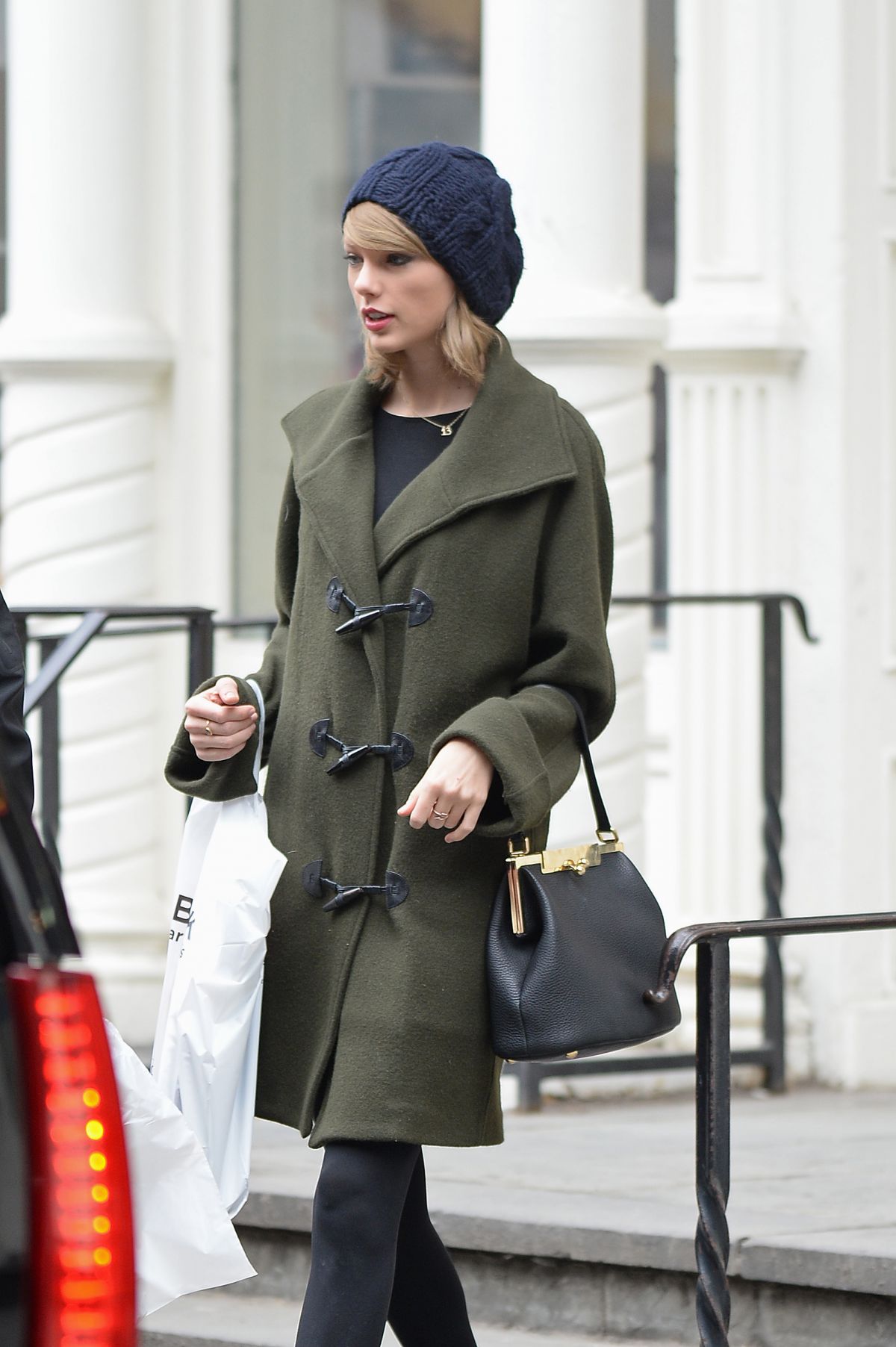 TAYLOR SWIFT Out Shopping in Soho – HawtCelebs
