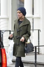 TAYLOR SWIFT Out Shopping in Soho