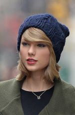 TAYLOR SWIFT Out Shopping in Soho