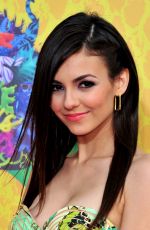 VICTORIA JUSTICE at 2014 Nickelodeon’s Kids’ Choice Awards in Los Angeles