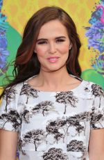 ZOEY DEUTCH at 2014 Nickelodeon’s Kids’ Choice Awards in Los Angeles