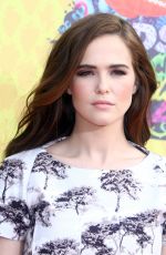 ZOEY DEUTCH at 2014 Nickelodeon’s Kids’ Choice Awards in Los Angeles