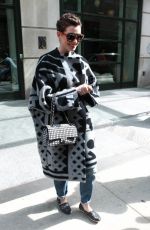 ANNE HATHAWAY Out and About in New York 0804