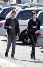 ANNE HATHAWAY Out for Lunch in Venice Beach