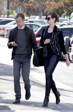 ANNE HATHAWAY Out for Lunch in Venice Beach