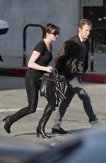 ANNE HATHAWAY Out for Lunch in Venice Beach