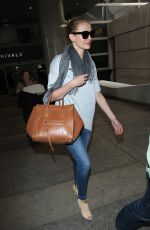 CAMERON DIAZ Arrives at Los Angeles International Airport