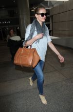 CAMERON DIAZ Arrives at Los Angeles International Airport