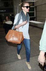CAMERON DIAZ Arrives at Los Angeles International Airport