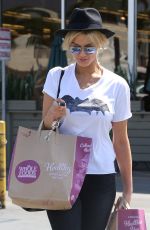 DELTA GODREM Shoping at Whole Foods in Los Angeles