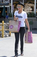 DELTA GODREM Shoping at Whole Foods in Los Angeles