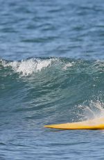 HELEN HUNT Surfing in Hawaii