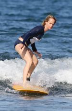 HELEN HUNT Surfing in Hawaii