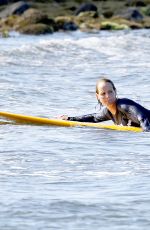 HELEN HUNT Surfing in Hawaii