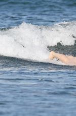 HELEN HUNT Surfing in Hawaii