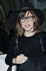 JENNIFER GARNER Arrives at LAX Airport in Los Angeles