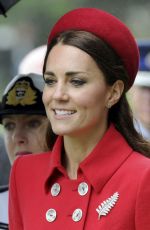 KATE MIDDLETON Arrives at Airport in New Zealand