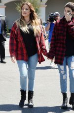 KYLIE JENNER nad KHLOE KARDASHIAN Shopping at Costco in Los Angeles