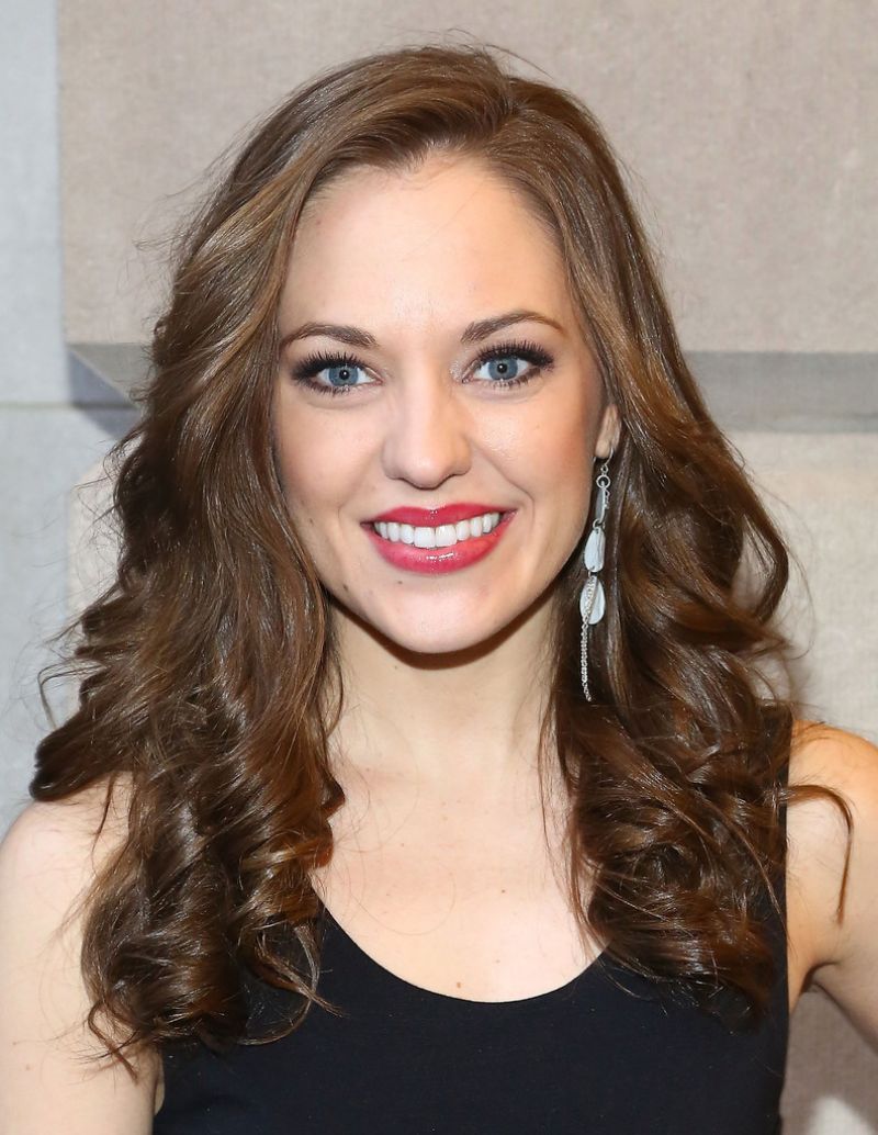 LAURA OSNES at The Realistic Joneses Opening Night in New York – HawtCelebs